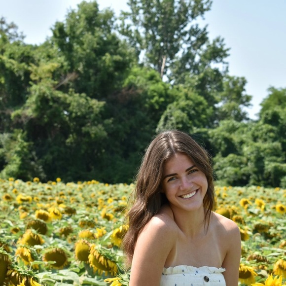 Meet your Posher, Claire - Picture 1 of 1